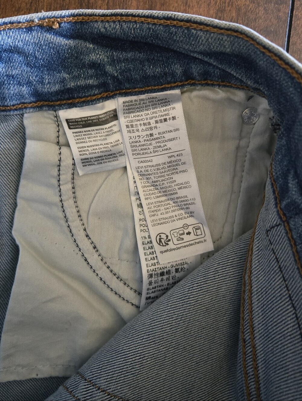 Levi's Women Wedgie Straight High Rise Distressed button Fly Raw Hem Size 24 NWT - Picture 13 of 14